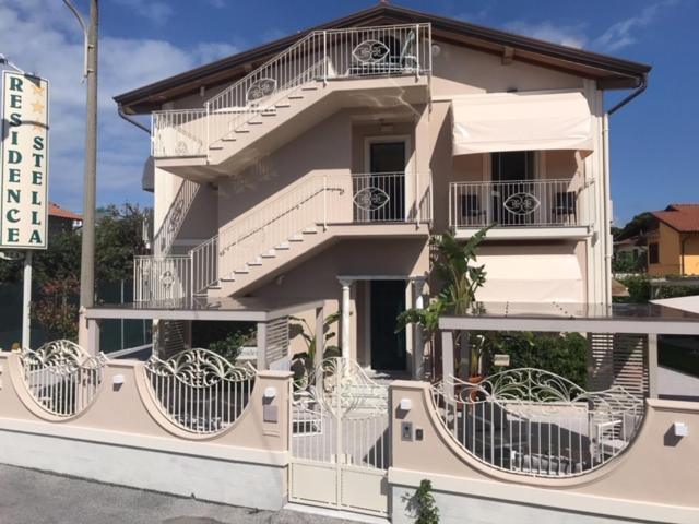 Residence Stella Marina di Massa Esterno foto